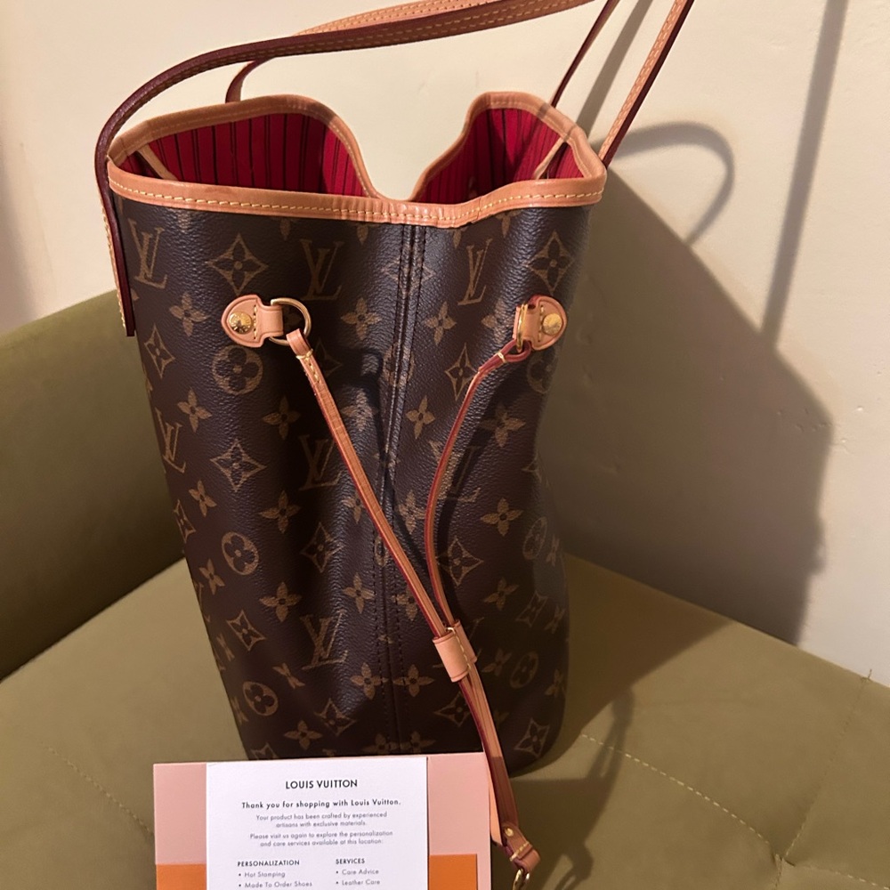 Brand NEw !! 
Goes w everything 
Original